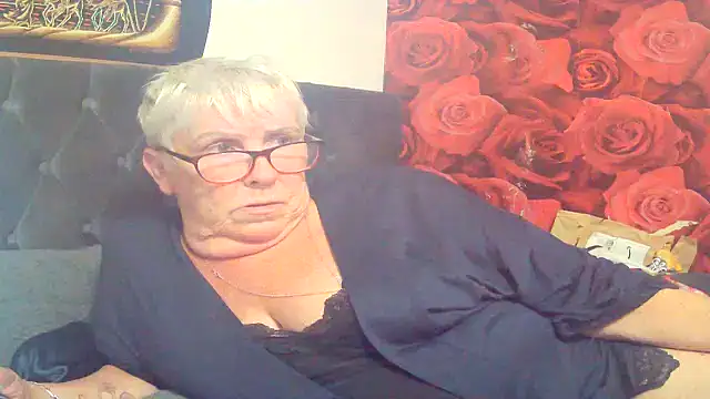 Playful MILF Demi online show from August 2, 2026, 4:59 pm