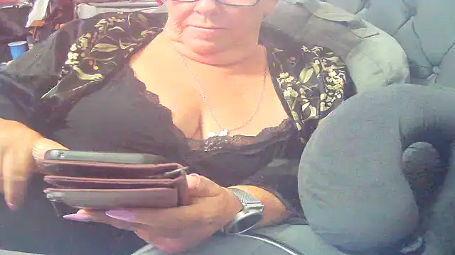 Playful MILF Demi online show from July 21, 2026, 7:48 pm