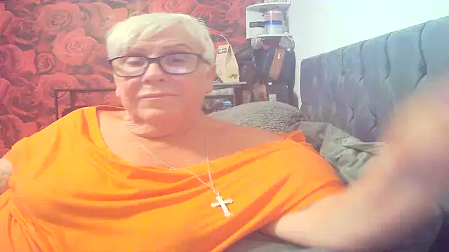 Playful MILF Demi online show from July 6, 2026, 8:44 pm