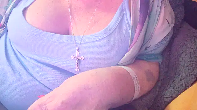 Playful MILF Demi online show from February 5, 2026, 9:54 pm