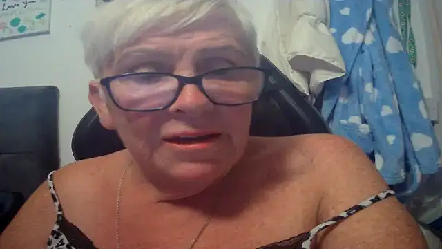Playful MILF Demi online show from July 5, 2026, 5:09 pm