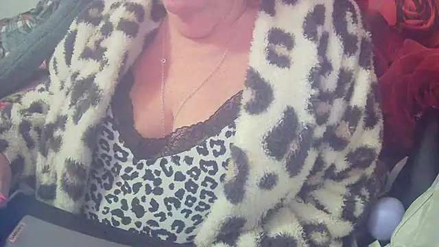 Playful MILF Demi online show from April 5, 2026, 9:10 pm
