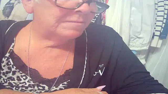 Playful MILF Demi online show from July 23, 2026, 9:22 pm