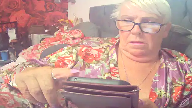 Playful MILF Demi online show from July 17, 2026, 8:11 am
