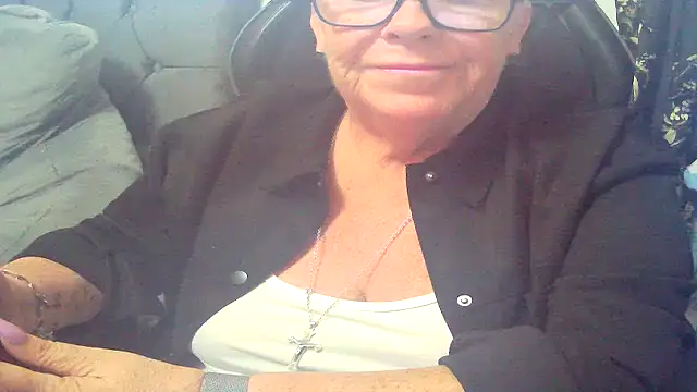 Playful MILF Demi online show from July 14, 2026, 12:55 pm