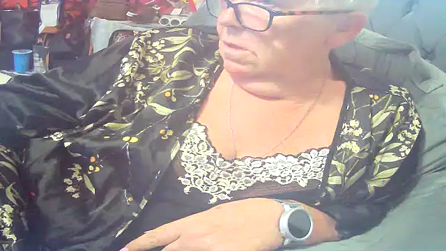 Playful MILF Demi online show from July 15, 2026, 7:48 am