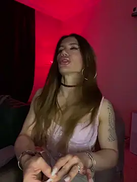 LyraEva online show from October 10, 2025, 10:43 pm