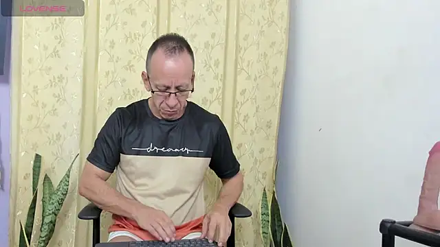 Snapshot of _axelking_ chatting on June 3, 2026, 11:00 am axelking online show from June 3, 2026, 11:00 am