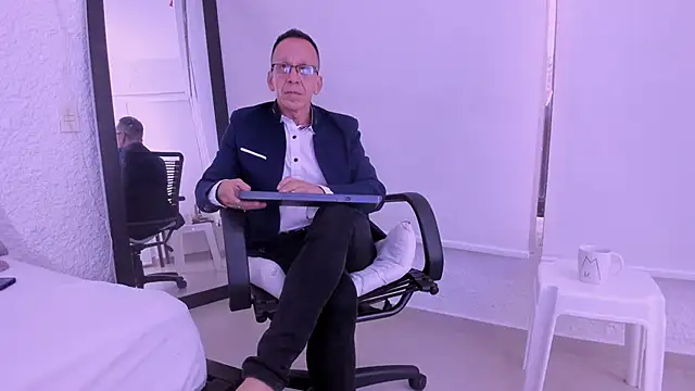  axelking  online show from February 25, 2026, 11:32 am