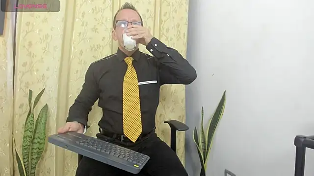 Snapshot of _axelking_ chatting on June 16, 2026, 11:32 am axelking online show from June 16, 2026, 11:32 am