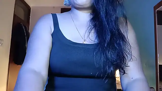 horny milf couple online show from July 2, 2026, 3:23 am