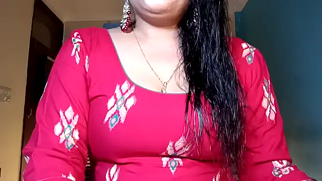 horny milf couple online show from June 9, 2026, 7:26 pm