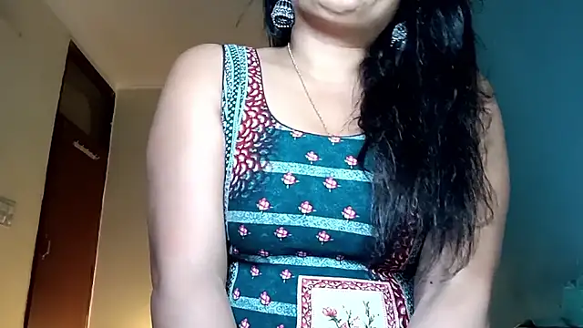 horny milf couple online show from June 4, 2026, 7:07 pm