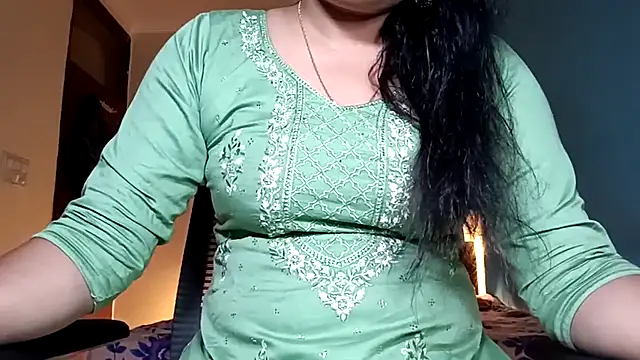 horny milf couple online show from June 8, 2026, 7:36 pm