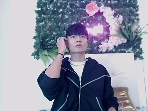 Snapshot of alex_russo__ chatting on October 28, 2025, 11:25 pm alex russo online show from October 28, 2025, 11:25 pm