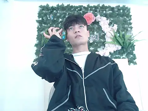 Snapshot of alex_russo__ chatting on October 30, 2025, 4:15 pm alex russo online show from October 30, 2025, 4:15 pm