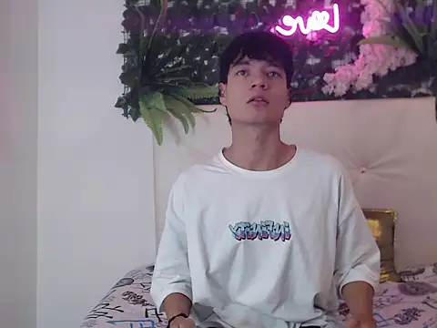 Snapshot of alex_russo__ chatting on October 24, 2025, 3:27 am alex russo online show from October 24, 2025, 3:27 am