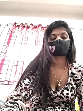 Queen-Any online show from November 12, 2025, 2:48 am