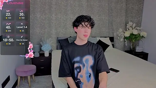 Cute Mike online show from November 28, 2025, 7:58 pm