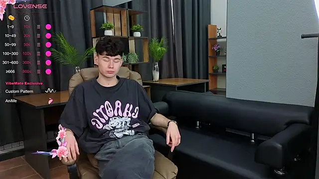 Cute Mike online show from February 24, 2026, 4:02 am