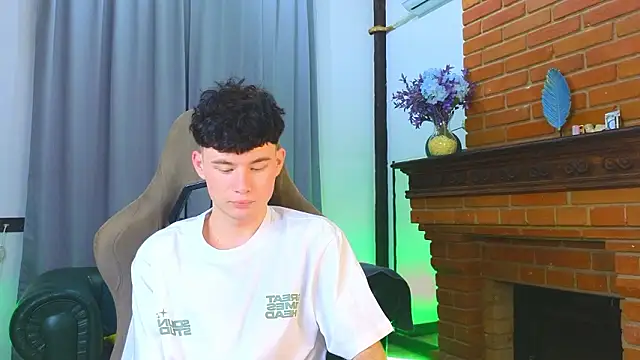 Cute Mike online show from February 17, 2026, 12:46 pm