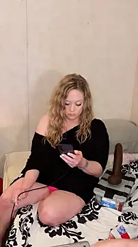 amandatheblondewife online show from July 17, 2026, 9:17 am