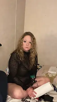 amandatheblondewife online show from July 9, 2026, 4:35 am