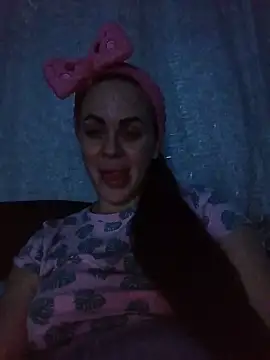 Stefaniyaxq online show from February 6, 2026, 9:22 pm