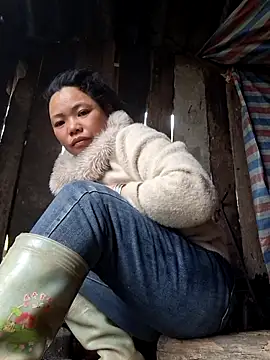 Snapshot of miomio-12 chatting on February 8, 2026, 4:21 am miomio-12 online show from February 8, 2026, 4:21 am