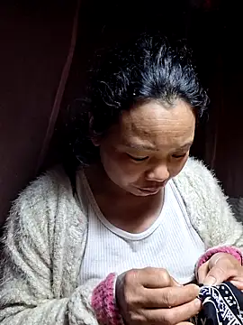 Snapshot of miomio-12 chatting on February 22, 2026, 1:24 pm miomio-12 online show from February 22, 2026, 1:24 pm