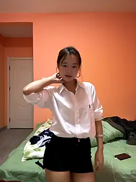 qingzi1218 online show from October 12, 2025, 9:43 am