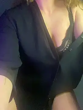 melisss2 online show from April 24, 2026, 9:50 pm