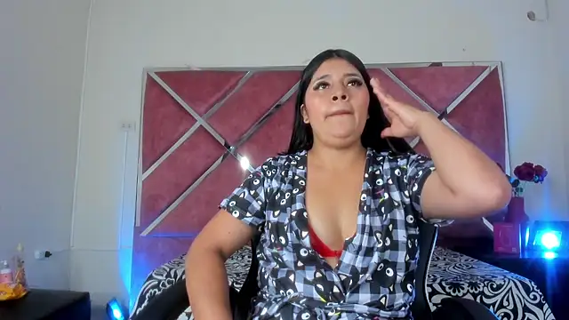 EmiliaRainbow online show from October 24, 2025, 8:30 pm