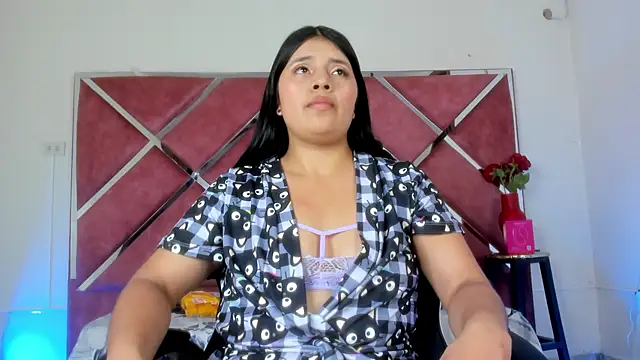 EmiliaRainbow online show from October 21, 2025, 9:36 pm