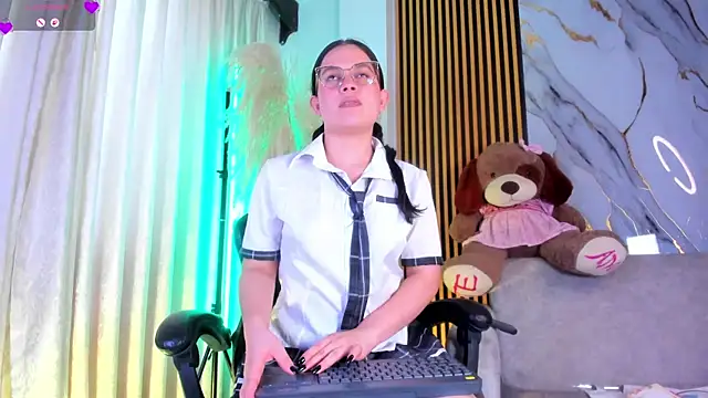 alejagarcia  online show from July 24, 2026, 8:05 pm
