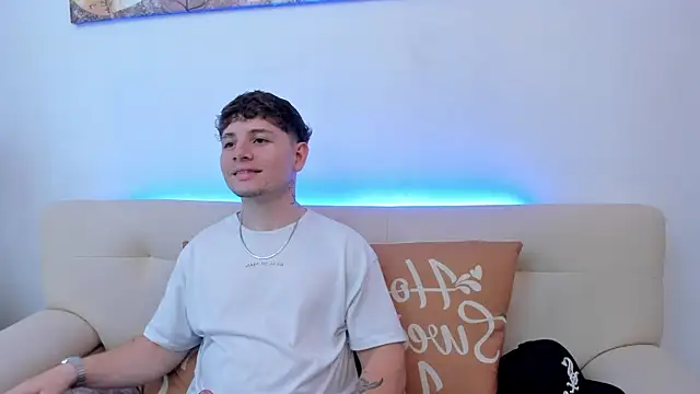 Leoo Miller online show from October 28, 2025, 9:25 pm