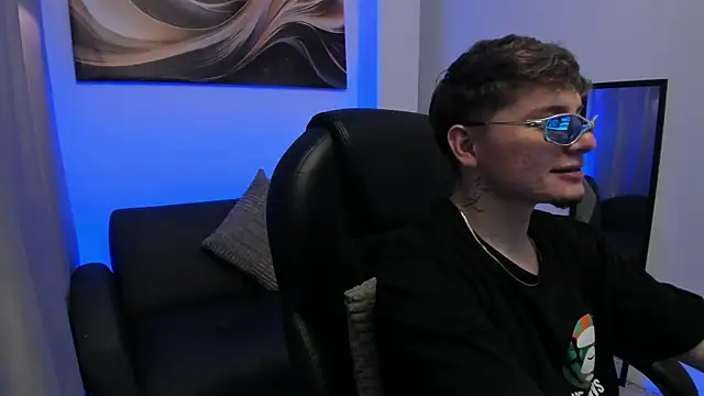 Snapshot of Leoo_Miller chatting on March 3, 2026, 4:08 am Leoo Miller online show from March 3, 2026, 4:08 am