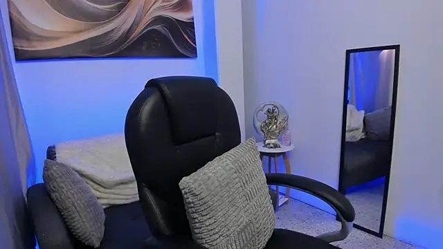 Snapshot of Leoo_Miller chatting on March 1, 2026, 4:12 am Leoo Miller online show from March 1, 2026, 4:12 am