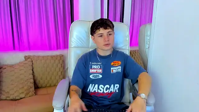 Leoo Miller online show from November 4, 2025, 4:27 am