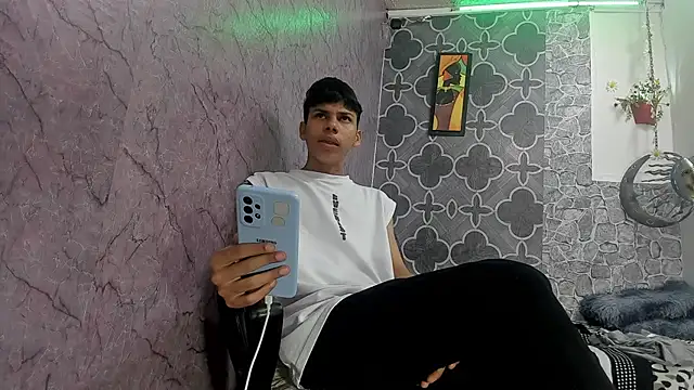 Snapshot of sexyboys_cutex18 chatting on February 17, 2026, 11:46 pm sexyboys cutex18 online show from February 17, 2026, 11:46 pm