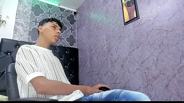 Snapshot of sexyboys_cutex18 chatting on March 12, 2026, 3:34 am sexyboys cutex18 online show from March 12, 2026, 3:34 am