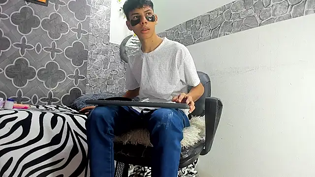 Snapshot of sexyboys_cutex18 chatting on February 5, 2026, 8:37 pm sexyboys cutex18 online show from February 5, 2026, 8:37 pm