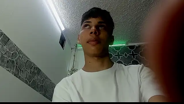 Snapshot of sexyboys_cutex18 chatting on March 13, 2026, 10:15 pm sexyboys cutex18 online show from March 13, 2026, 10:15 pm