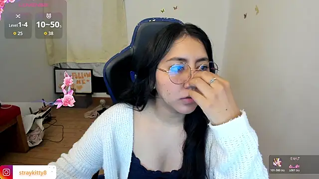 LoveLyy- online show from February 16, 2026, 1:43 pm