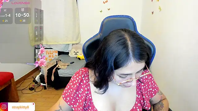 LoveLyy- online show from December 3, 2025, 7:57 pm