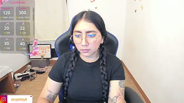 LoveLyy- online show from July 3, 2026, 11:44 pm