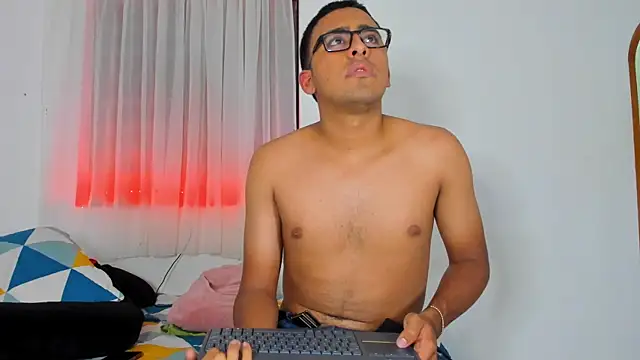 Sexy Couple Xx online show from October 13, 2025, 4:14 am