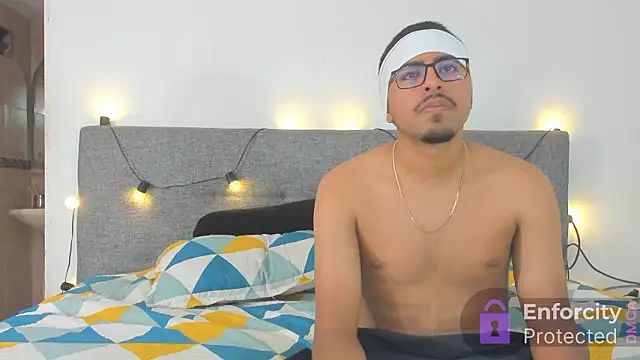 Snapshot of Sexy_Couple_Xx chatting on March 14, 2026, 3:45 am Sexy Couple Xx online show from March 14, 2026, 3:45 am