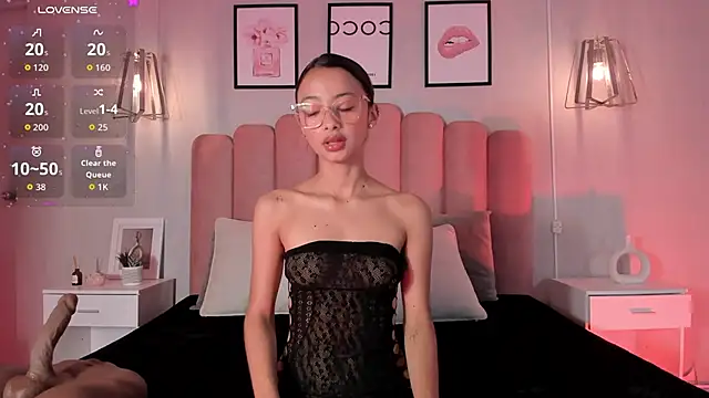 lena martinn online show from April 30, 2026, 8:05 pm