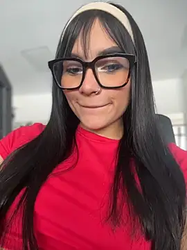 AlannaDollx online show from May 2, 2026, 5:07 pm